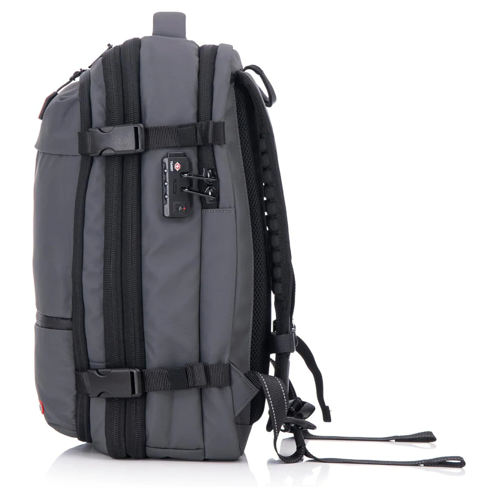 🎒 حقيبة ظهر سفر ذكية بتقنية التفريغ الهوائي